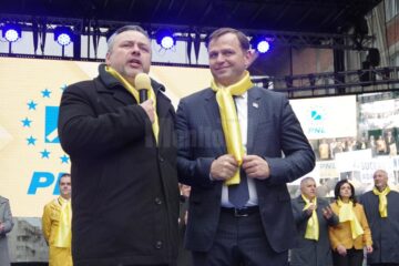 Miting liberal cu câteva mii de oameni, „pe vreme rea pentru vremuri mai bune”