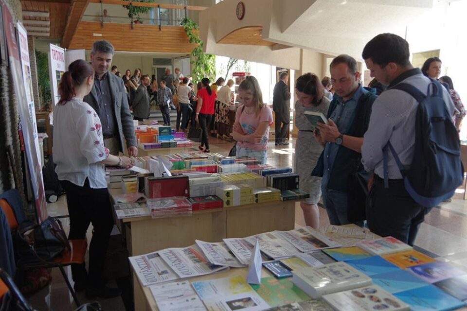 Sucevenii sunt invitați la Salonul Internațional de Carte de la Universitate
