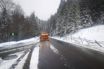 Ninsoare în zona de munte a județului Suceava