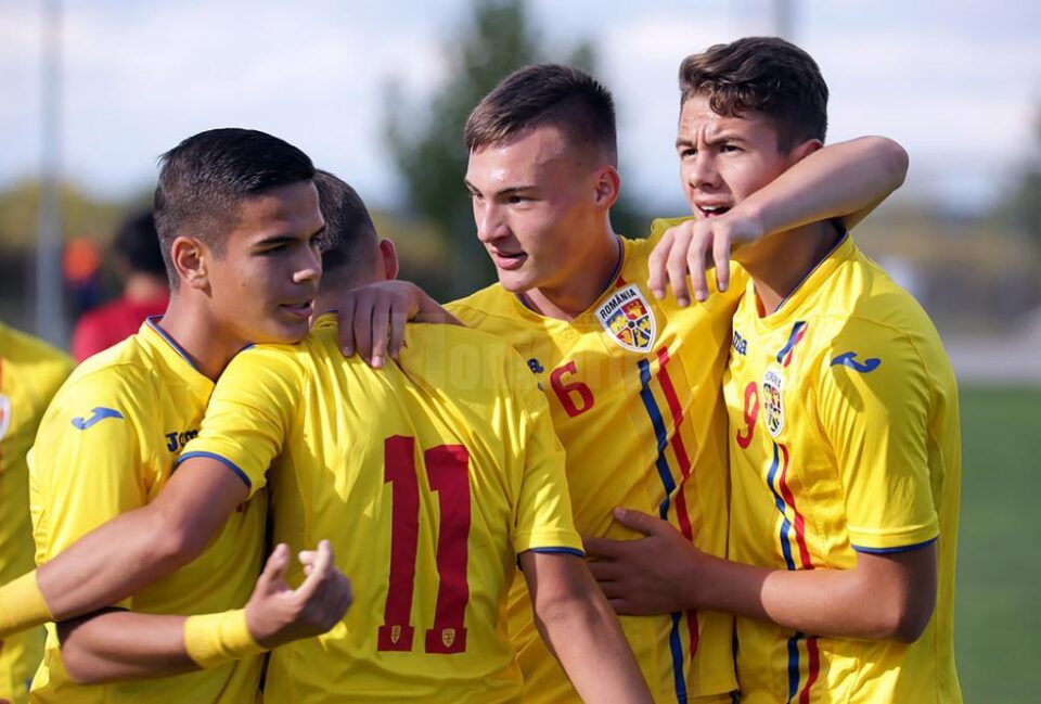 Sebastian Nechita, cu numărul 6 pe tricou, este un obișnuit al lotului național Under 16
