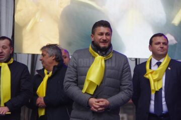 Miting liberal cu câteva mii de oameni, „pe vreme rea pentru vremuri mai bune”