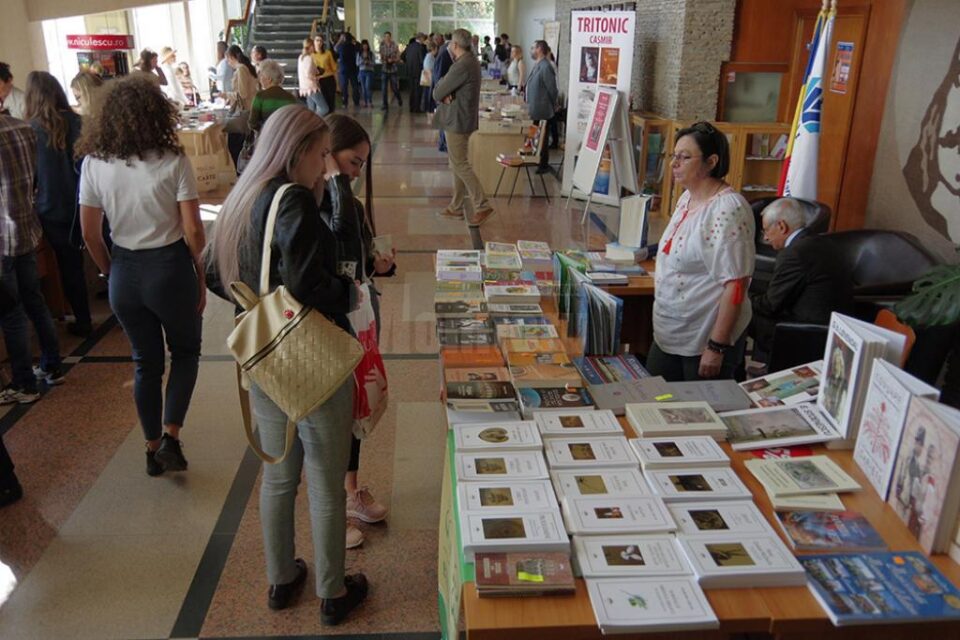 Sucevenii sunt invitați la Salonul Internațional de Carte de la Universitate