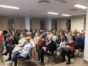 Rafinament, emoție, muzică, la prima expoziție personală a artistei Marina Pișta