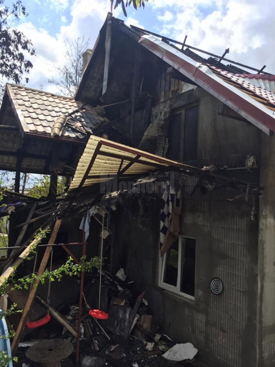 Casa distrusă de flăcări la Burdujeni