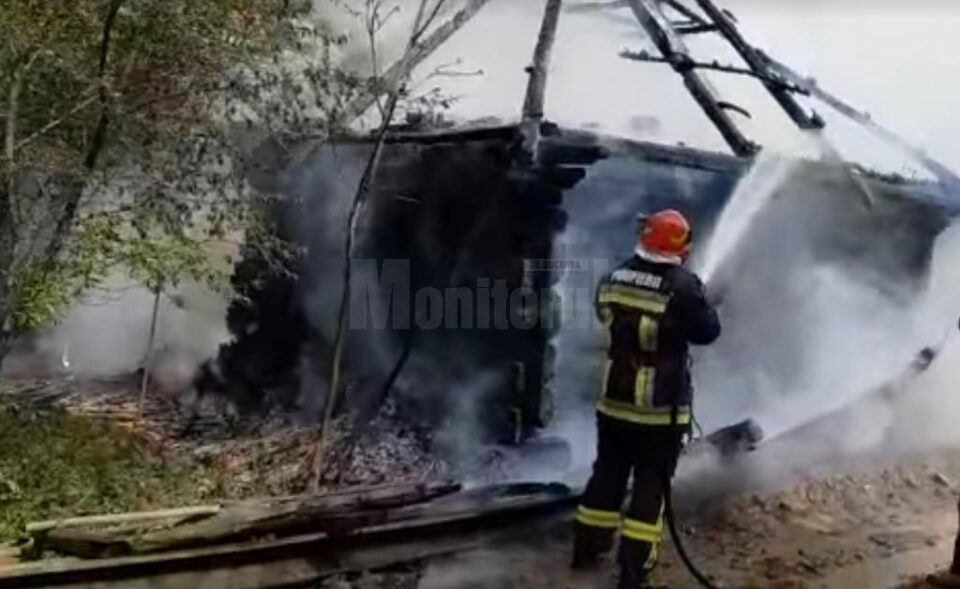 Gospodărie afectată de un incendiu izbucnit de la o țigară aprinsă