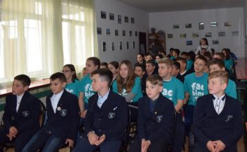 Elevii care au participat la festivitatea de premiere a Elenei și Dumitriței – FOTO Alin Mehedeniuc