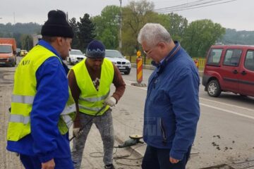Lucrările la pod au continuat inclusiv sâmbătă și duminică, la solicitarea primarului Ion Lungu, care a verificat zilnic execuția acestora