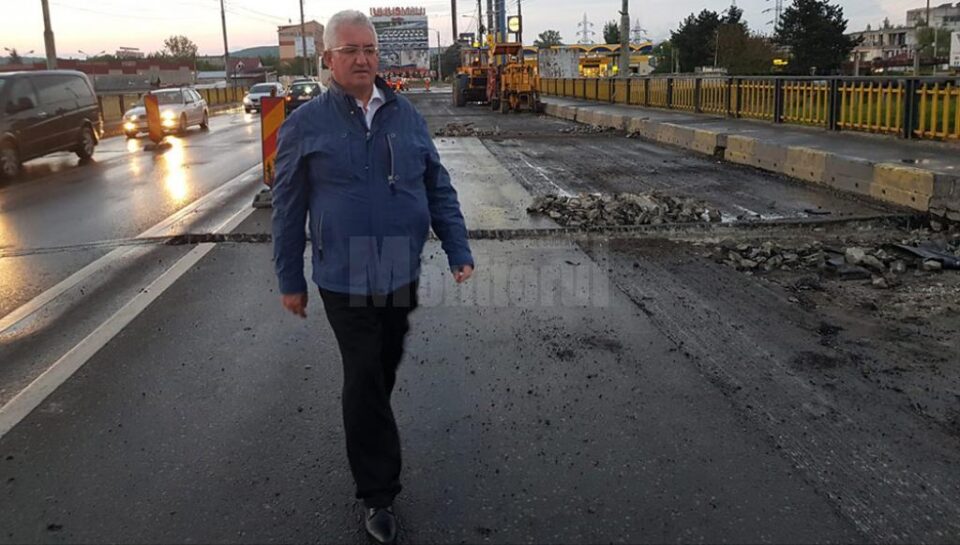 Lucrările la podul peste apa Sucevei au continuat inclusiv sâmbătă și duminică