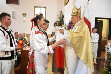 „Nu vă fie frică!” - mesajul episcopului romano-catolic Petre Gherghel, de Ziua Diasporei Poloneze, la Poiana Micului