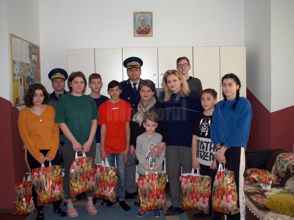 „Ore de dirigenție” cu polițiștii de frontieră în școlile sucevene