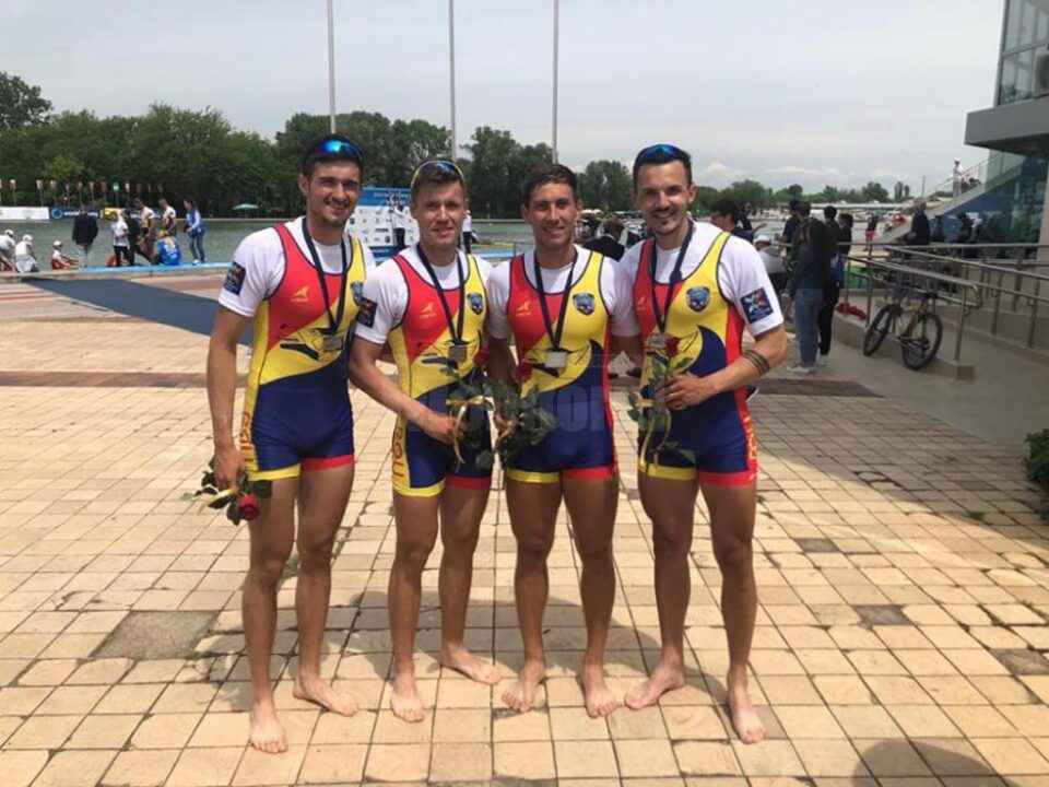 Alexandru Ciobâcă (primul din stânga) de la CSM Suceava a câștigat argintul cu barca de 4 rame la Cupa Mondială de seniori