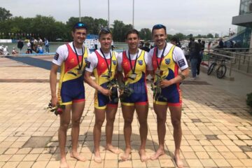Alexandru Ciobâcă (primul din stânga) de la CSM Suceava a câștigat argintul cu barca de 4 rame la Cupa Mondială de seniori