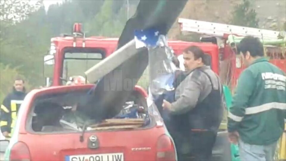 Parapetul a intrat prin parbriz si a iesit cativa metri prin luneta masinii