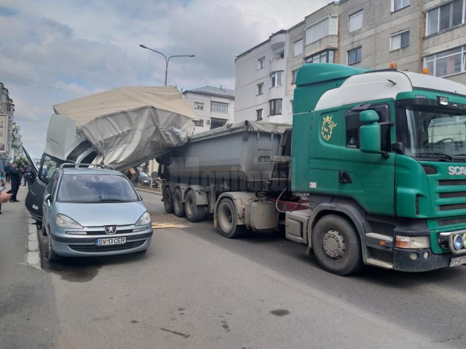 Accident de „Dosarele X” pe o stradă din Fălticeni