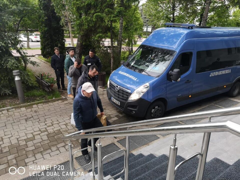 Procurorii DIICOT au efectuat în acest caz 26 de percheziții din județul nostru și una la Bacău