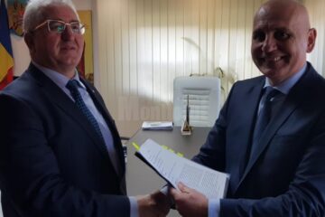 Primarul Ion Lungu și director general al ADR-Nord Est, Vasile Asandei