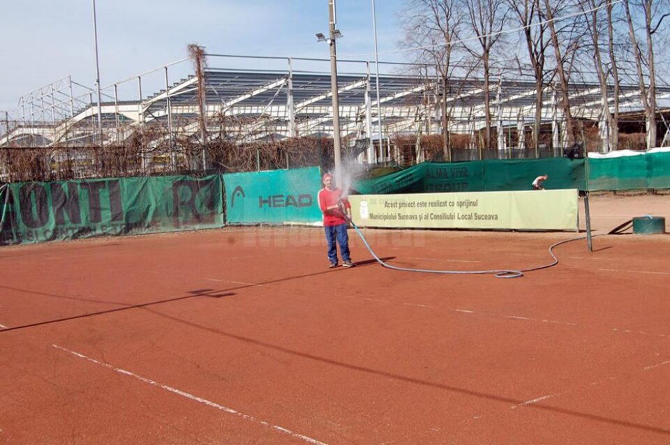 Terenurile de tenis au fost ieri impracticabile din cauza ploilor