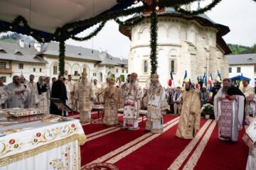 „Să luăm aminte la taina Sfântului Ierarh Iacob Putneanul”