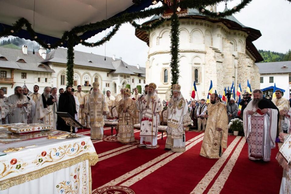 „Să luăm aminte la taina Sfântului Ierarh Iacob Putneanul”