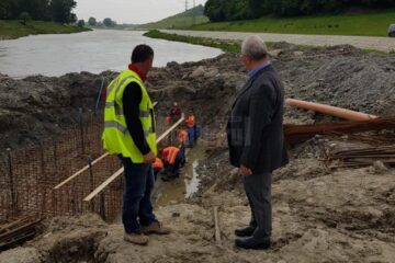 Lucrările la noul pod peste apa Sucevei, verificate de primarul Ion Lungu