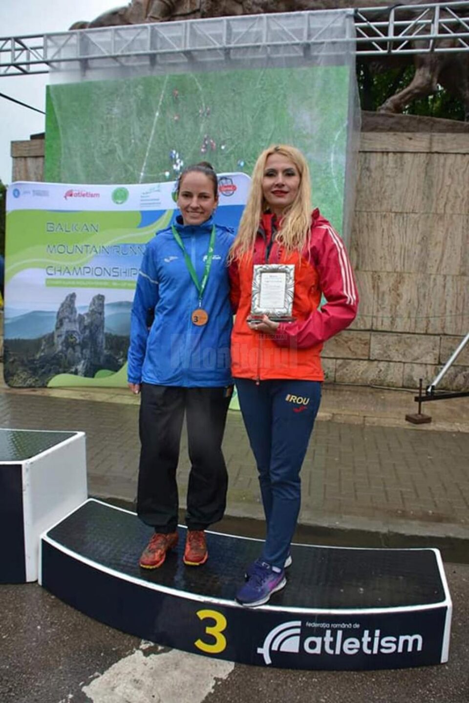 Antrenoarea Erzilia Țâmpău si atleta Mihaela Bodnariu