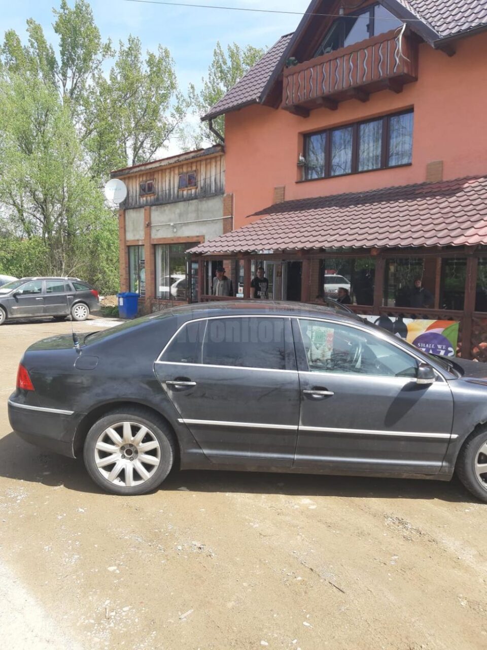 Autoturismul burdușit cu țigări de contrabandă