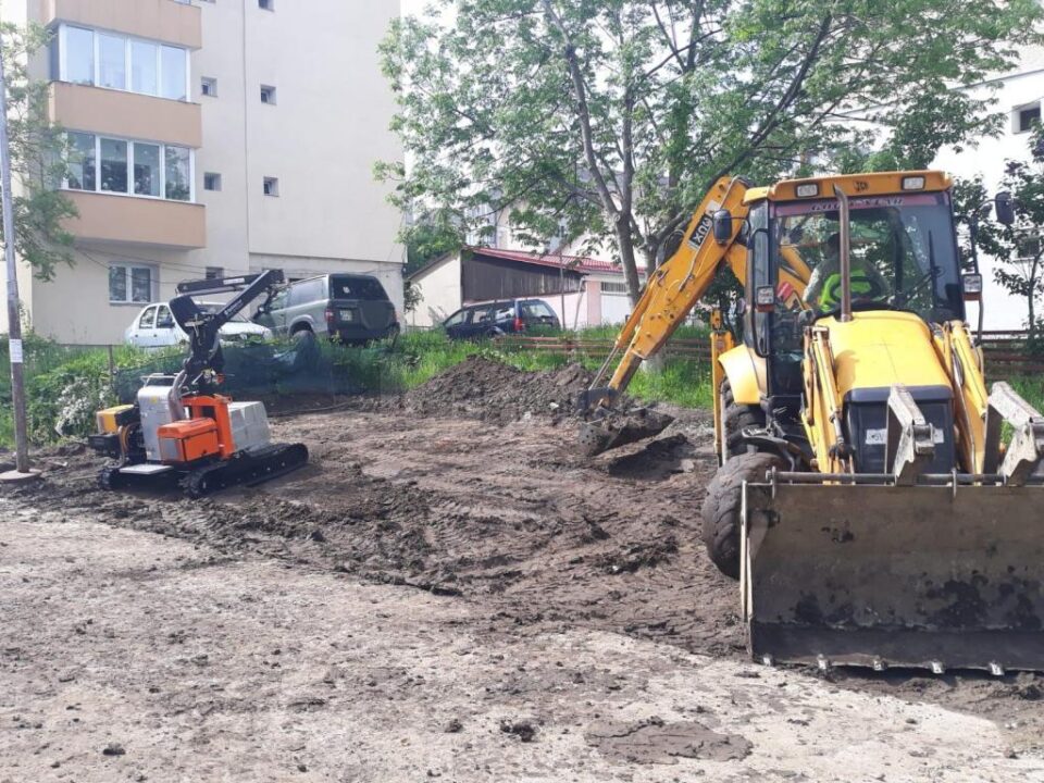 Strada Viitorului, din Obcini, refăcută total, cu locuri de parcare amenajate