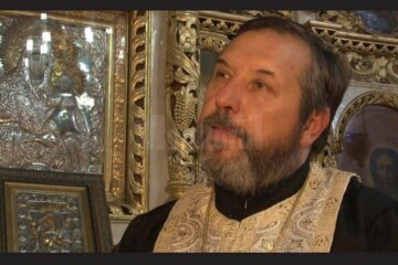 Părintele Gheorghe Saftiuc, în Biserica "Învierea Domnului" din Dolhasca