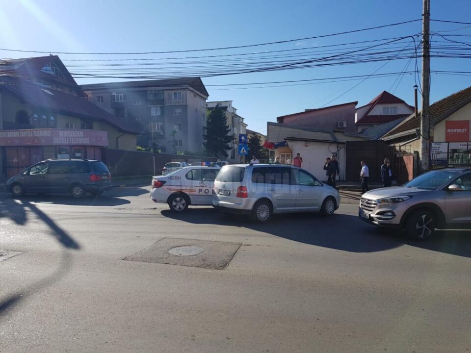 Mașină de poliție în misiune, implicată într-o tamponare în Burdujeni