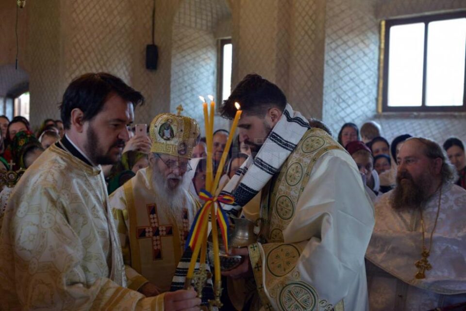 Prima slujbă săvârșită în Biserica „Acoperământul Maicii Domnului“ din Vicovu de Sus