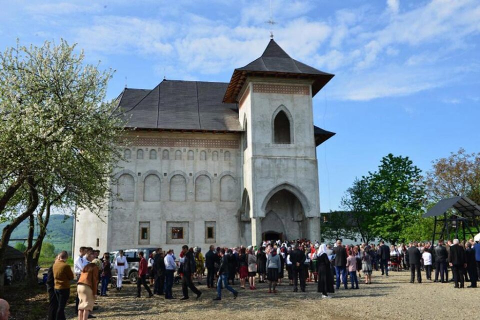 Prima slujbă săvârșită în Biserica „Acoperământul Maicii Domnului“ din Vicovu de Sus