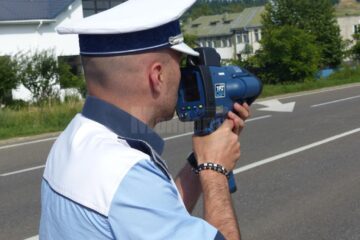 Efectul noii legi se va resimți mai degrabă în cazul celor cinci radare pistol, pe care polițiștii le vor putea folosi tot doar din mașini inscripționate