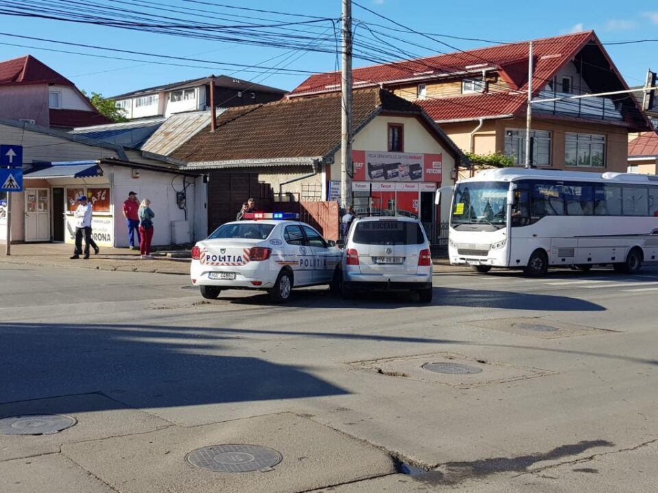 Accidentul s-a petrecut marți dimineață, în jurul orei 8.00, și s-a soldat doar cu pagube materiale