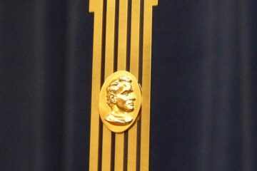 Trofeul "Lira de Aur"