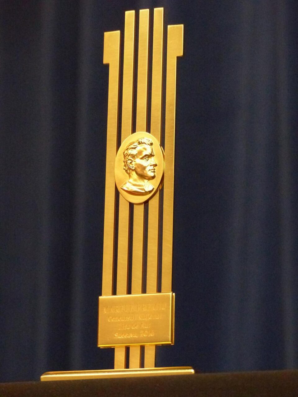 Trofeul "Lira de Aur"