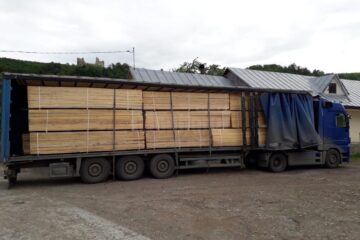 Peste 49 de metri cubi de cherestea au fost confiscați de Garda Forestieră Suceava