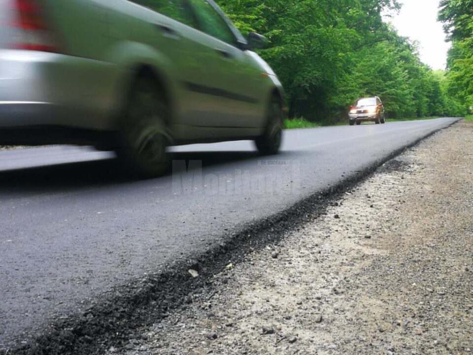 Covor asfaltic la ieșirea din Suceava spre Adâncata