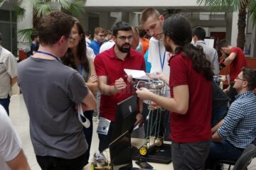 Tehnologii avansate pentru sprijinul persoanelor cu dizabilități, propuse de studenții de la „Hard & Soft”