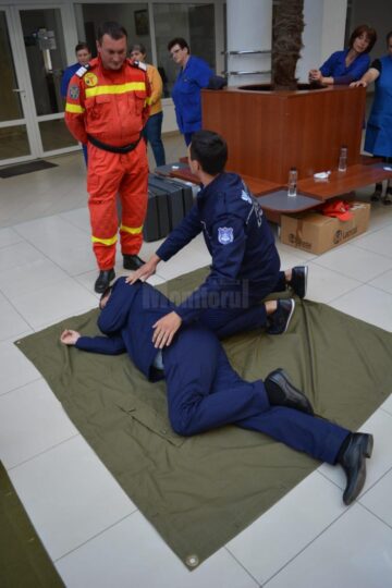 Tehnicile de autoapărare și acordare de prim-ajutor, prezentate studenților suceveni