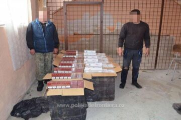 Cei doi cetățeni ucraineni au fost reținuți de polițiștii de frontieră suceveni iar pachetele de țigări de contrabandă au fost confiscate