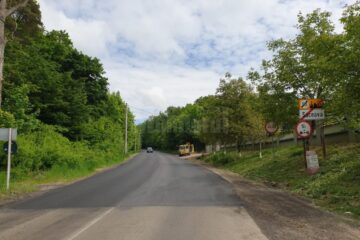 Covor asfaltic la ieșirea din Suceava spre Adâncata
