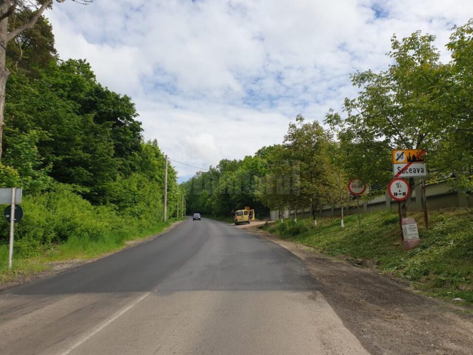 Covor asfaltic la ieșirea din Suceava spre Adâncata