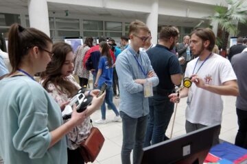 Tehnologii avansate pentru sprijinul persoanelor cu dizabilități, propuse de studenții de la „Hard & Soft”