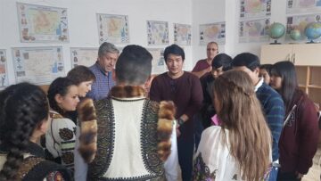 Schimb de experiență la Școala Gimnazială Ciocănești, între profesori și studenți de la trei universități din Thailanda și Universitatea de Nord Baia Mare