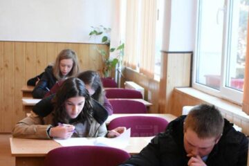 Cursurile pentru clasele a XII-a și a XIII-a se încheie vineri, 31 mai
