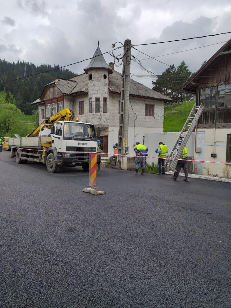 Pe DN 18 se circulă deja pe asfalt nou