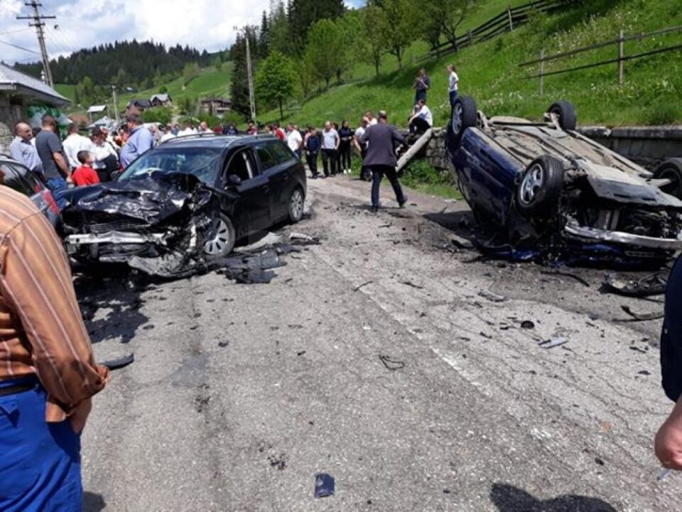 Mașina care se deplasa regulamentar a fost răsturnată