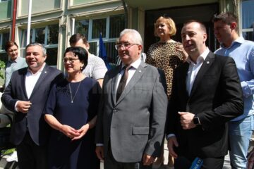 Ion Lungu și liberalii suceveni, la ieșirea din secția de votare