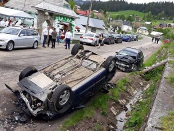Accident cu trei răniți, din cauza unei depășiri efectuate de un șofer băut