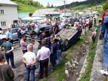 Accident cu trei răniți, din cauza unei depășiri efectuate de un șofer băut